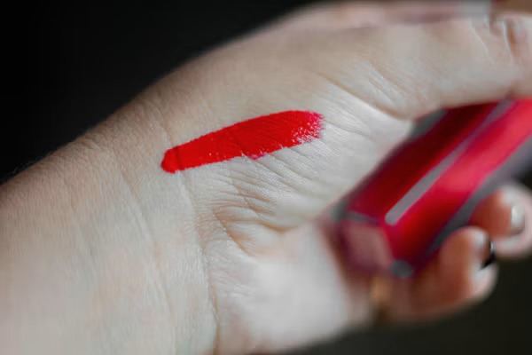 A red lip colour swatch